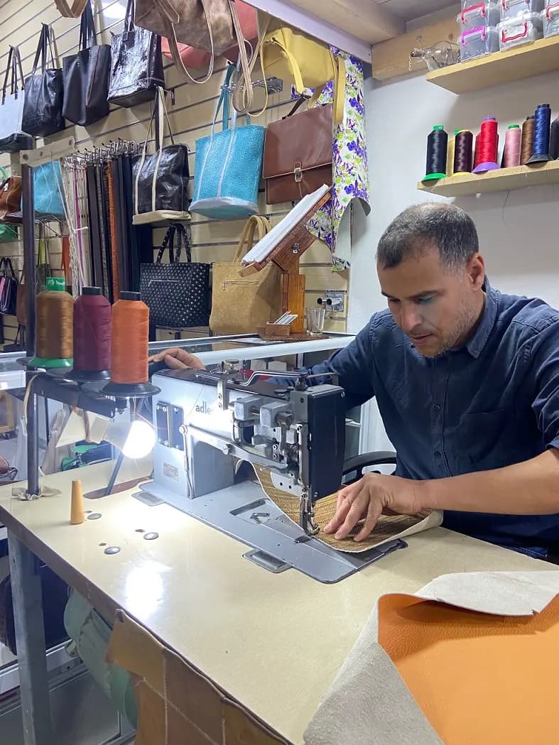 Atelier maroquinerie Agadir : sac à main en cuir sur mesure