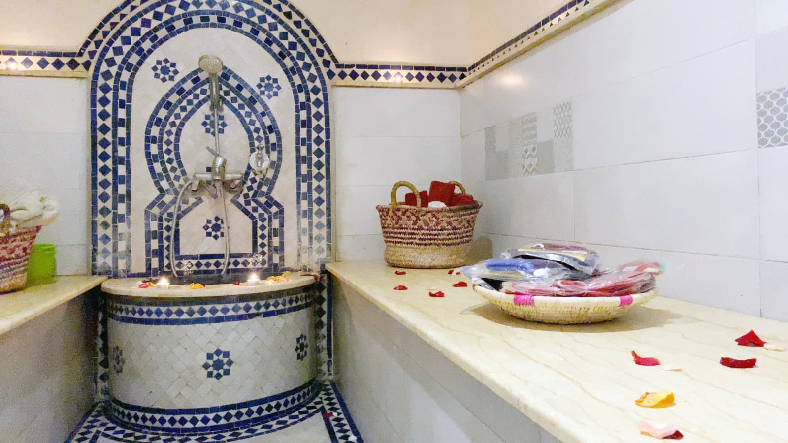 Hammam traditionnel à Agadir : rituel vapeur, savon noir et gant kessa