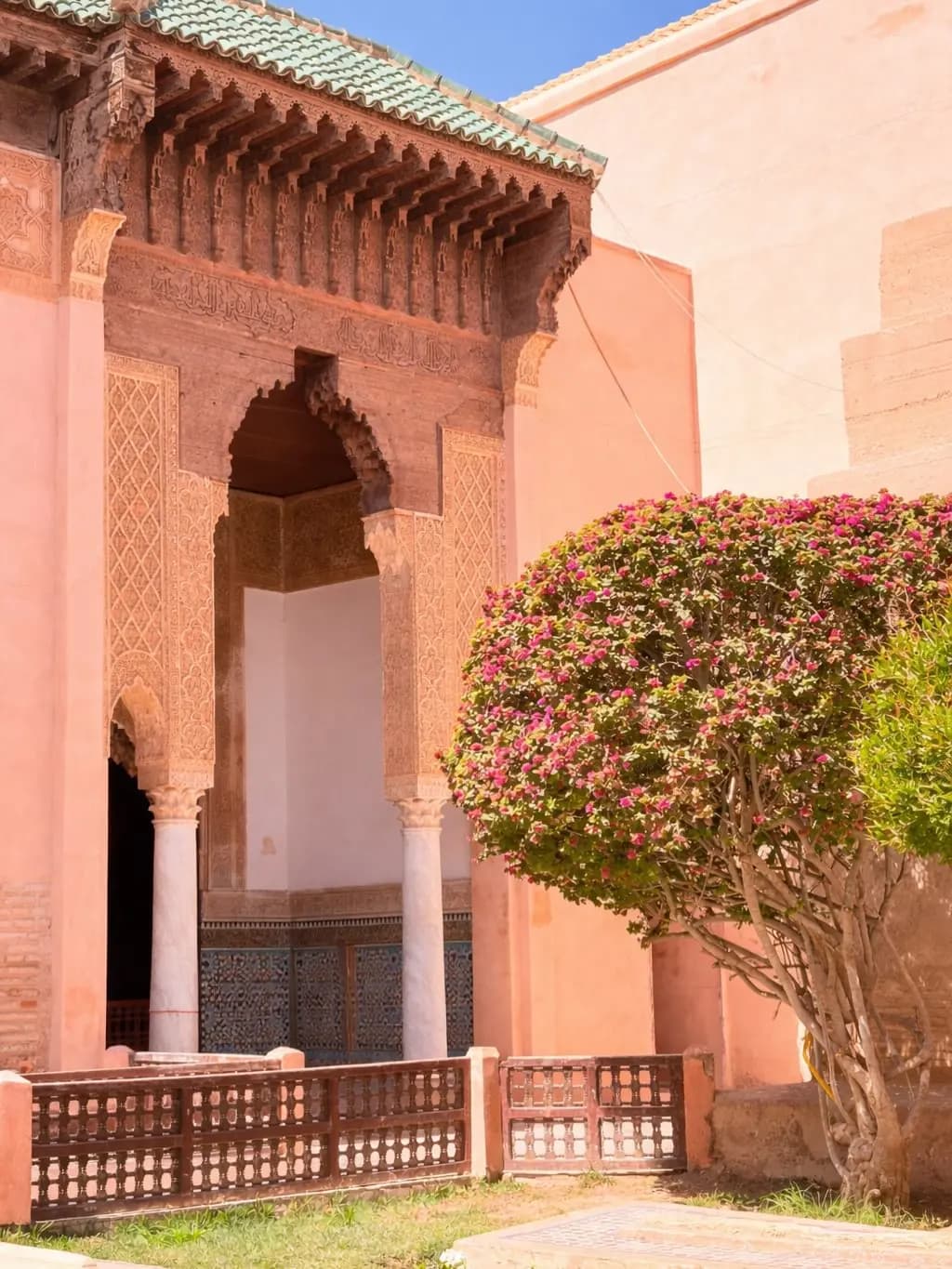 Jardin interieur tombeaux marrakech