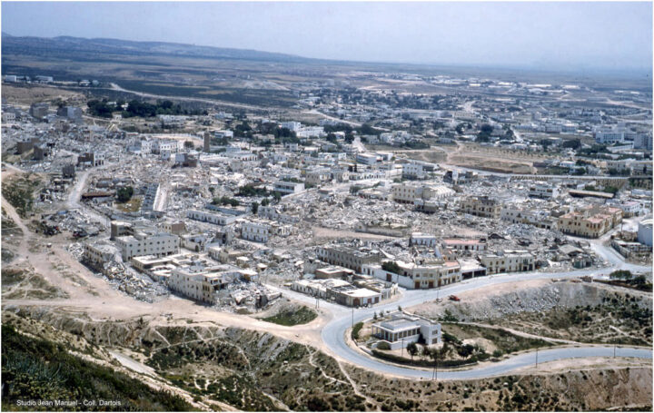 Ville détruite après le tremblement de terre à Agadir