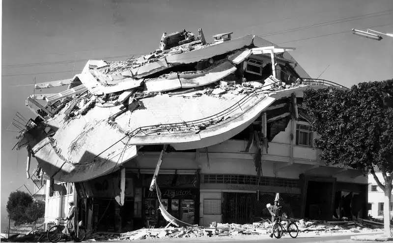 Edificio destruido terremoto