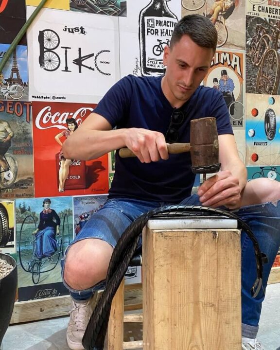 Upcyclemo : atelier creation de ceinture en pneu recyclé