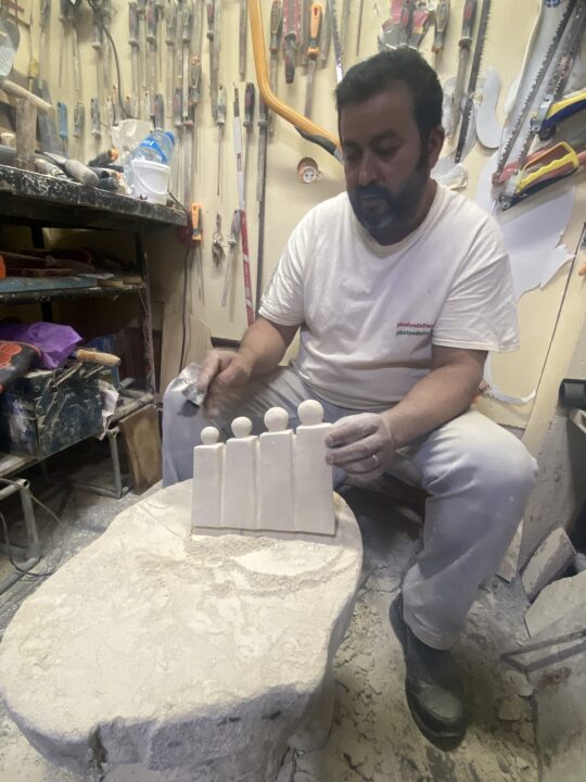 Sculpteur Agadir au travail