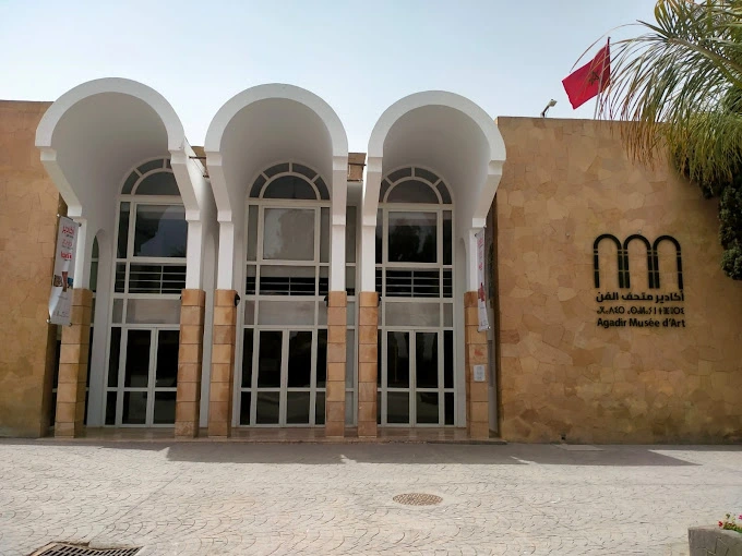 frente al Museo del Patrimonio Amazigh de Agadir