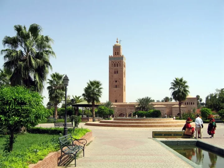 jardin autour de la mosquee Marrakech